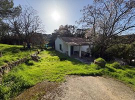 PARCELA EN LAS NAROTAS CON CASA DE 100 M2 Y PISCINA