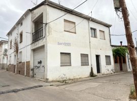 CASA CON GARAJE EN LA C/ MURILLO