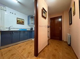 PISO DE MODERNA CONSTRUCCIÓN, ZONA DE LA CHIMENEA