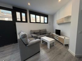 CASA DE RECIENTE CONSTRUCCIÓN EN EL CENTRO DE NAVALMORAL DE LA MATA