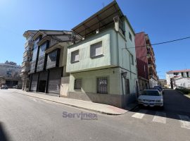 CASA DE ESQUINA EN LA C/ PABLO LUENGO, OPCIÓN A COCHERA INDEPENDIENTE