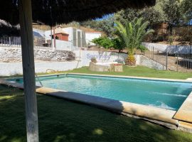 Finca Rústica en Valdecañas de Tajo con casa y piscina