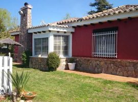 CHALET CON PISCINA EN URBANIZACIÓN LOS PINOS