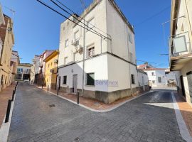 EDIFICIO  CON 3 VIVIENDAS Y SOLAR DE 70 M2 APROX