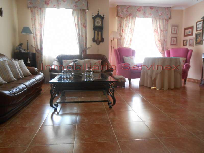 AMPLIO UNIFAMILIAR ADOSADO COMO NUEVO | Inmobiliaria Servinex