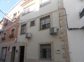 CASA CÉNTRICA EN LA CALLE ALFOLÍ DE CONSTRUCCIÓN MODERNA