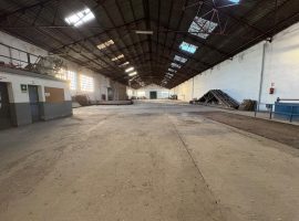 AMPLIA NAVE DE 1.800 M2 EN VENTA Y ALQUILER